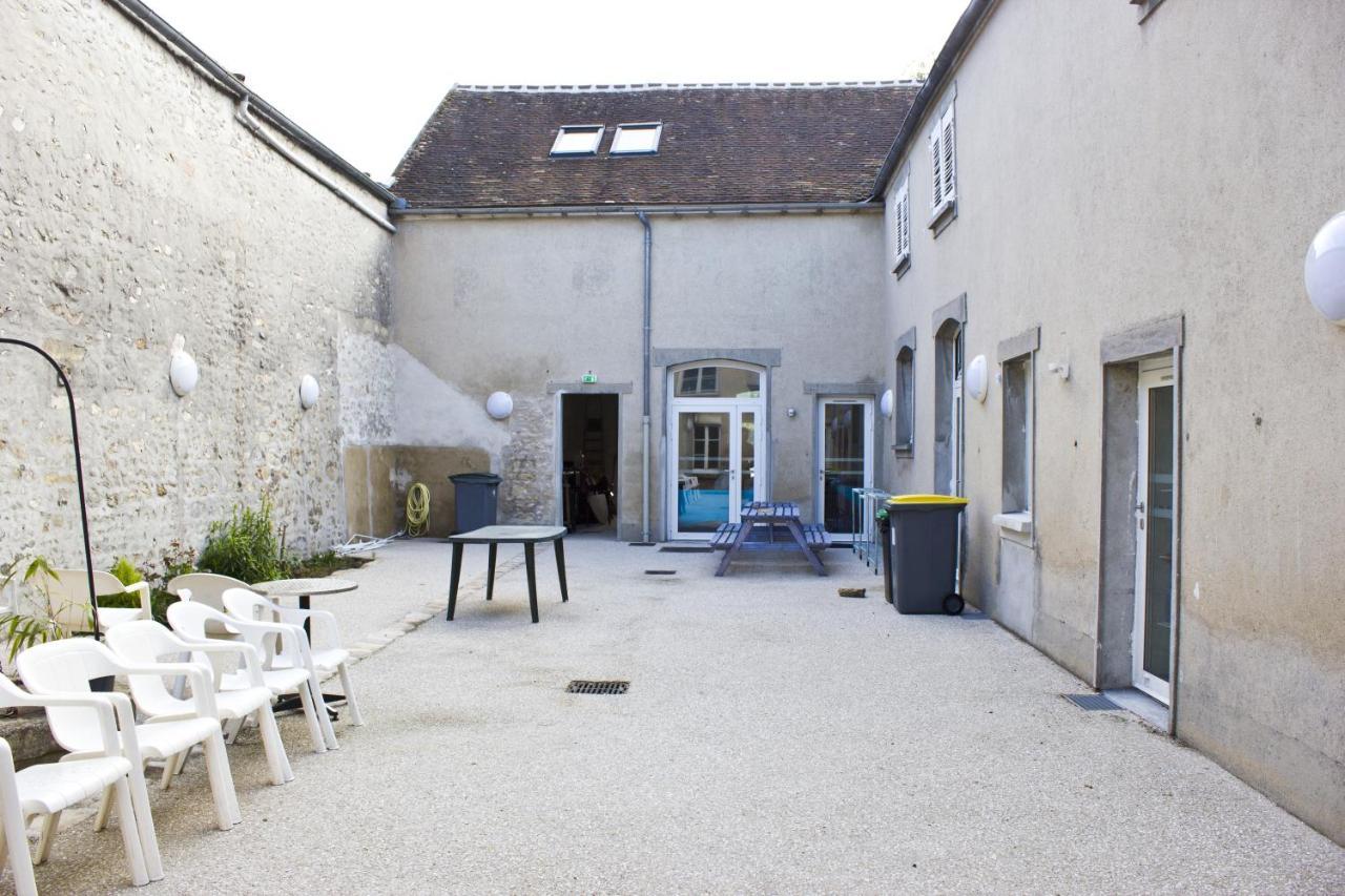Fontaineblhostel Hostel & Camping Near Fontainebleau La Chapelle-la-Reine Exteriör bild